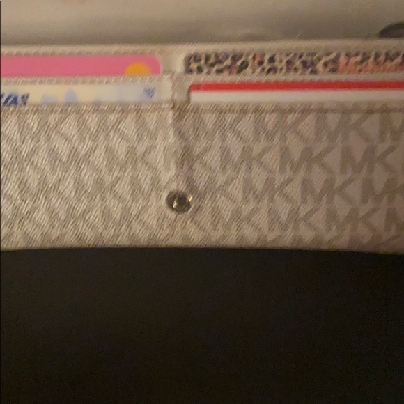 Michael Kors wallet - Picture 4 of 4